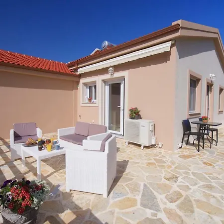 Country Style Christina *