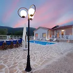 Villa Country Style Christina *