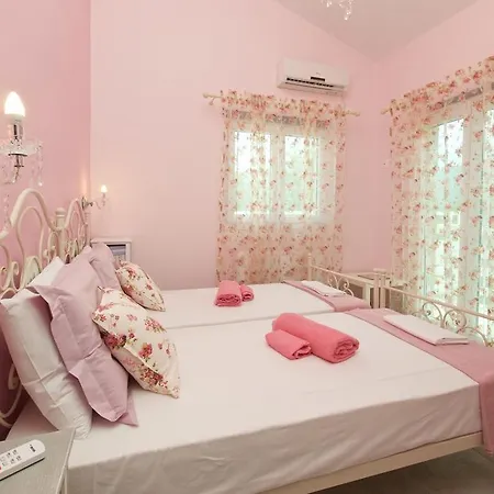 Country Style Christina Pouláta