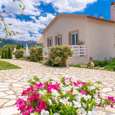 Villa Country Style Christina *