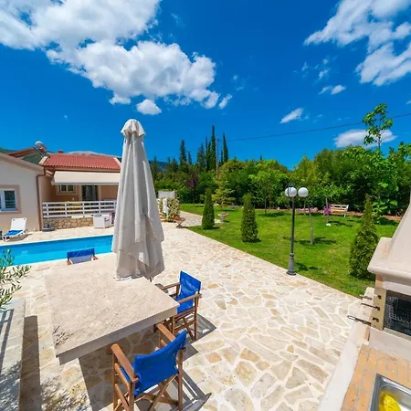 Country Style Christina Pouláta