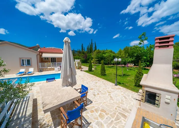 Country Style Christina Pouláta