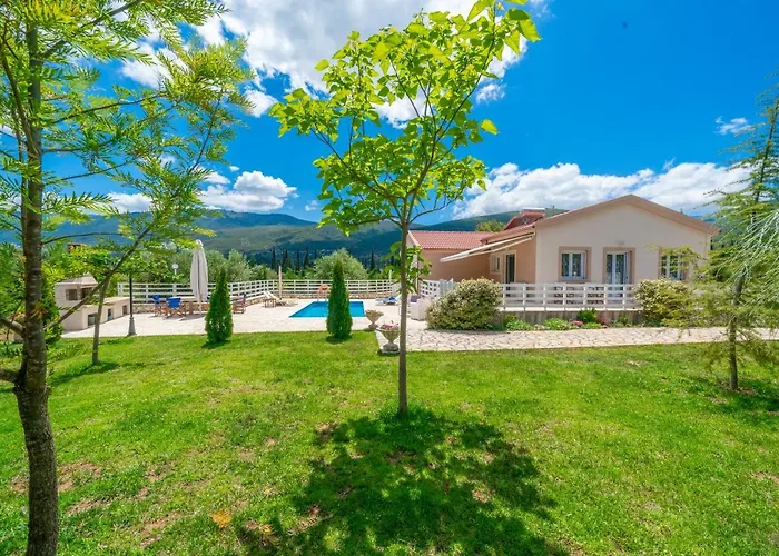 Villa Country Style Christina *